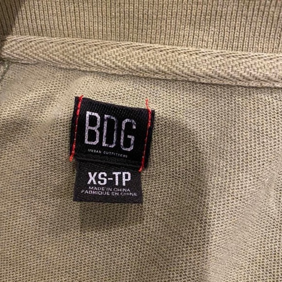 Super cute urban outfitters cropped tee!! - Picture 2 of 2